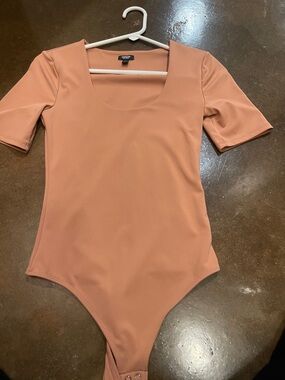 Charlotte Russe Scoop Neck Rusty Mauve Short Sleeve Bodysuit